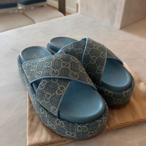 Women’s shoes size 8